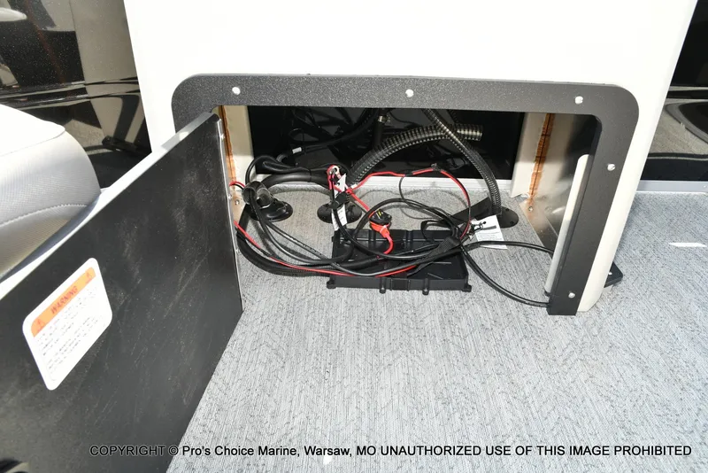 Slide: The Image of Sun Tracker Fishin' Barge 22 DLX w/115HP Pro-XS 4 Stroke 2026 - 46