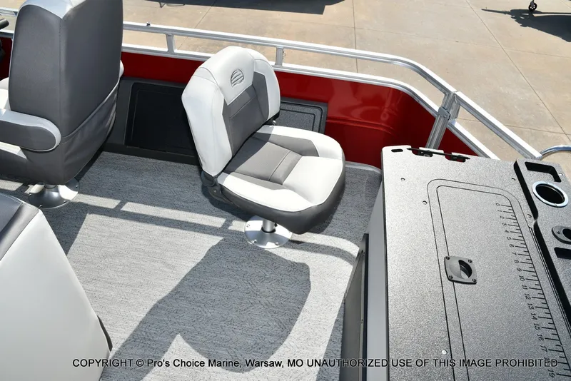 Slide: The Image of Sun Tracker Fishin' Barge 22 DLX w/115HP Pro-XS 4 Stroke 2026 - 54