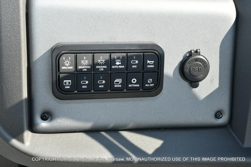 Slide: The Image of Sun Tracker Fishin' Barge 22 DLX w/115HP Pro-XS 4 Stroke 2026 - 43