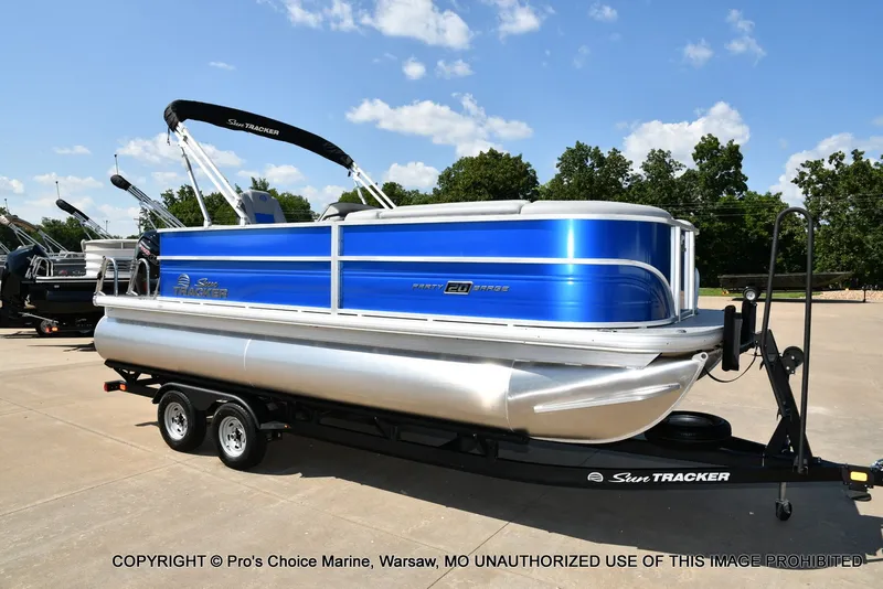 Slide: The Image of Sun Tracker Party Barge 20 DLX 2026 - 65
