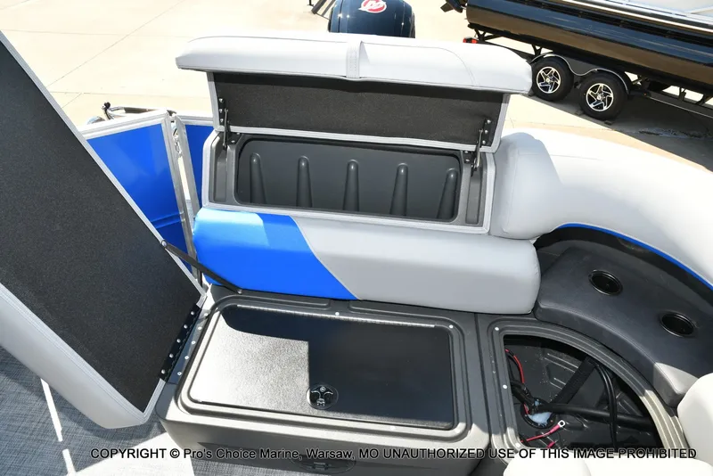 Slide: The Image of Sun Tracker Party Barge 20 DLX 2026 - 45