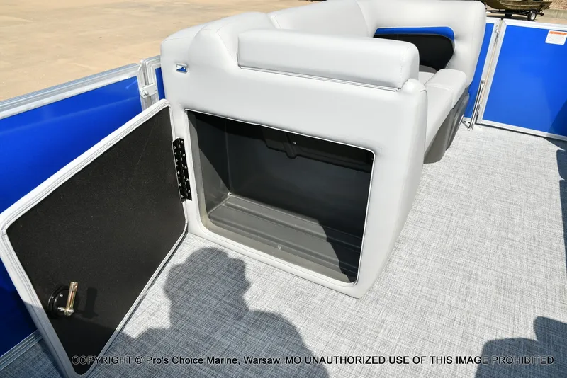 Slide: The Image of Sun Tracker Party Barge 20 DLX 2026 - 50