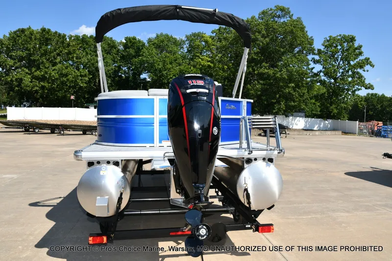 Slide: The Image of Sun Tracker Party Barge 20 DLX 2026 - 15