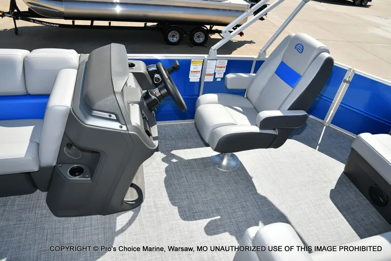 Slide: The Image of Sun Tracker Party Barge 20 DLX 2026 - 25