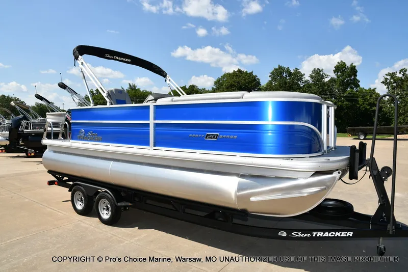 Slide: The Image of Sun Tracker Party Barge 20 DLX 2026 - 67