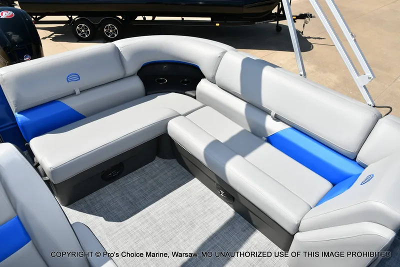 Slide: The Image of Sun Tracker Party Barge 20 DLX 2026 - 34