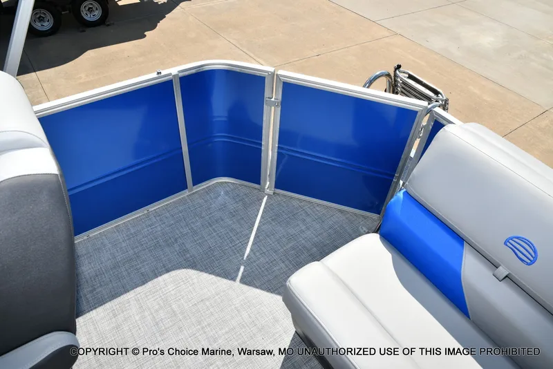 Slide: The Image of Sun Tracker Party Barge 20 DLX 2026 - 35