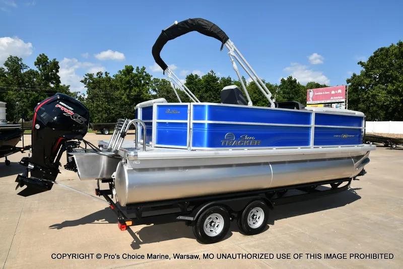 Slide: The Image of Sun Tracker Party Barge 20 DLX 2026 - 64