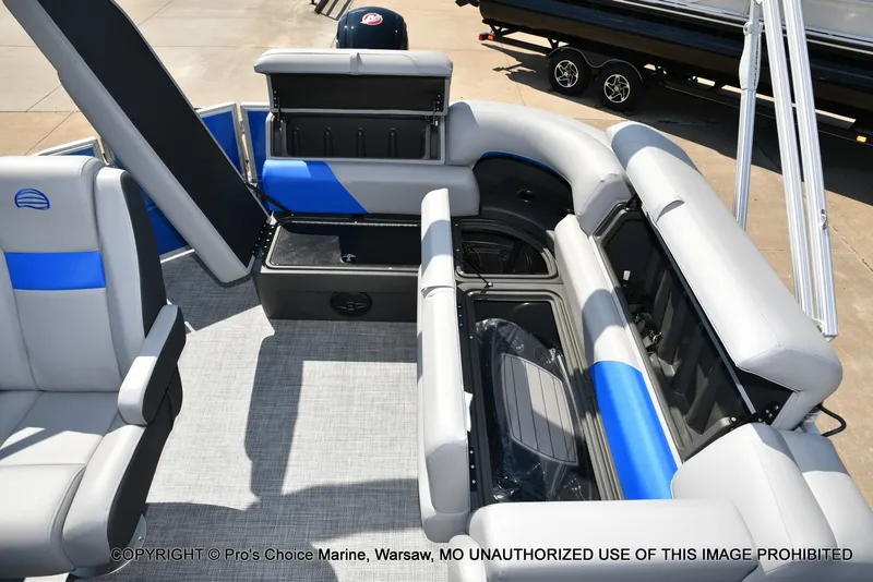 Slide: The Image of Sun Tracker Party Barge 20 DLX 2026 - 40