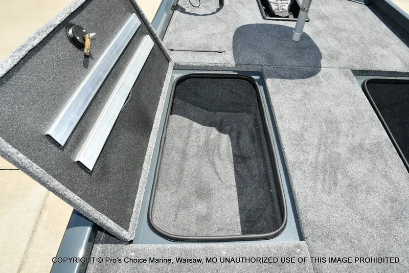 Slide: The Image of Ranger RT188 w/115HP Mercury Pro-XS 2026 - 52