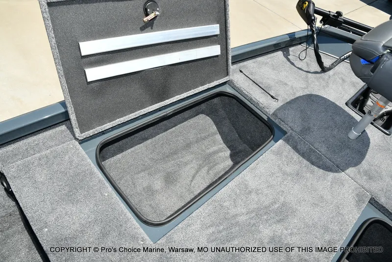 Slide: The Image of Ranger RT188 w/115HP Mercury Pro-XS 2026 - 51