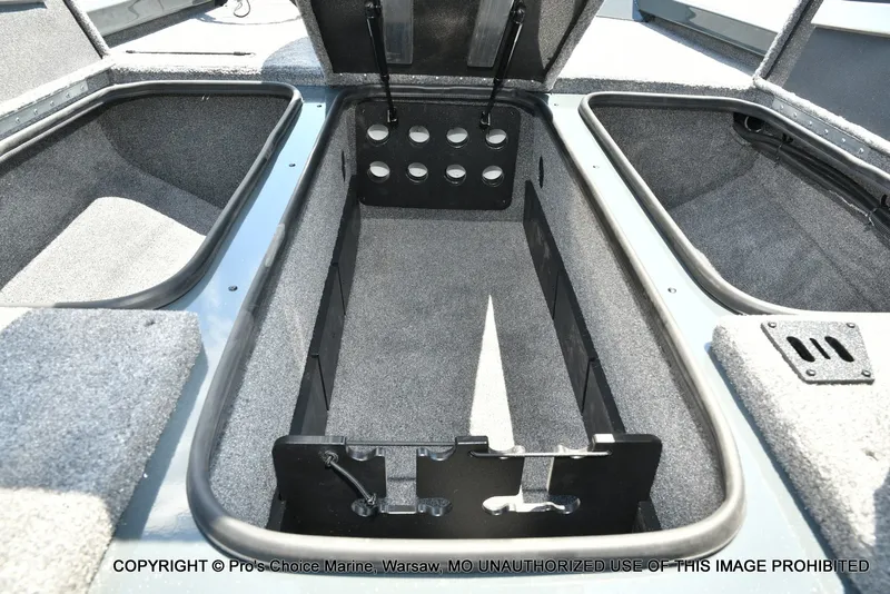 Slide: The Image of Ranger RT188 w/115HP Mercury Pro-XS 2026 - 50