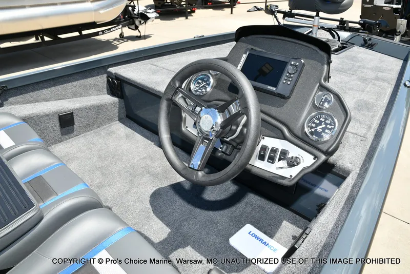 Slide: The Image of Ranger RT188 w/115HP Mercury Pro-XS 2026 - 30
