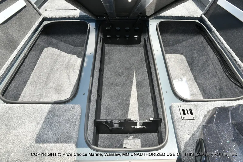 Slide: The Image of Ranger RT188 w/115HP Mercury Pro-XS 2026 - 49