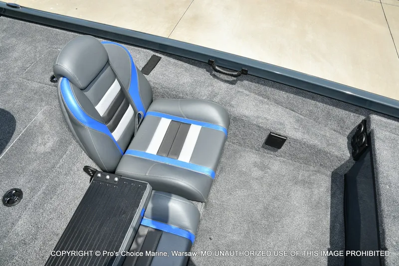 Slide: The Image of Ranger RT188 w/115HP Mercury Pro-XS 2026 - 38