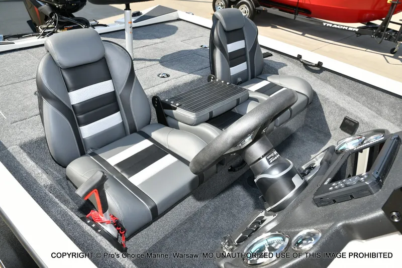 Slide: The Image of Ranger RT188 w/115HP Mercury Pro-XS 2026 - 27