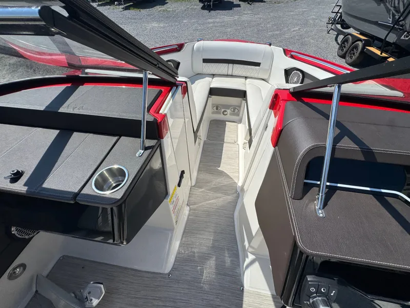 Slide: The Image of Sea Ray 230 SLX W 2017 - 30