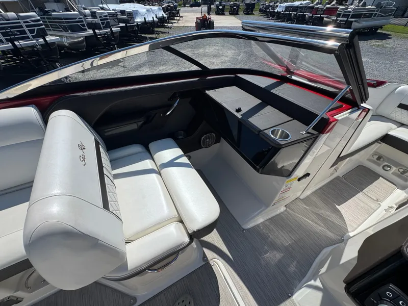 Slide: The Image of Sea Ray 230 SLX W 2017 - 23