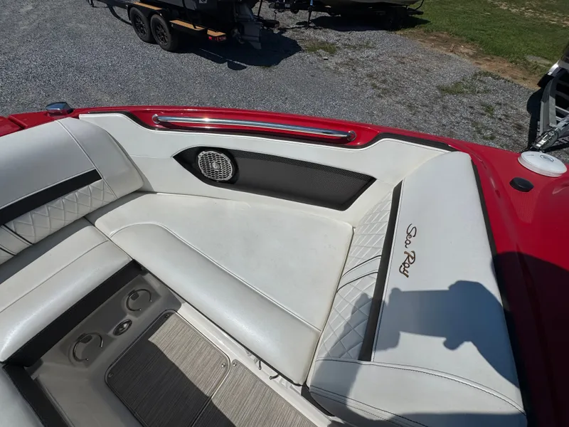 Slide: The Image of Sea Ray 230 SLX W 2017 - 32