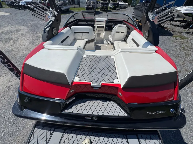 Slide: The Image of Sea Ray 230 SLX W 2017 - 14