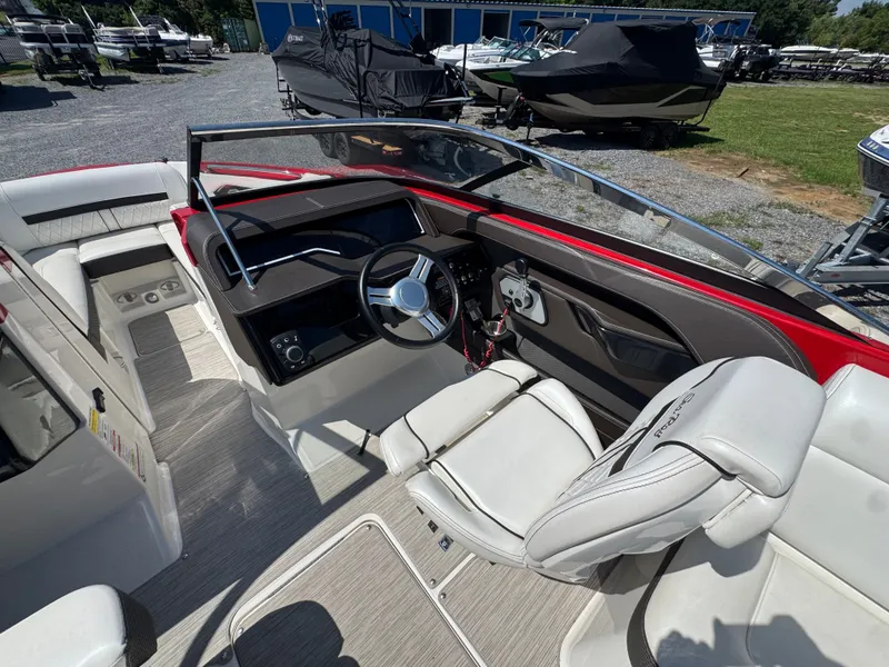Slide: The Image of Sea Ray 230 SLX W 2017 - 22