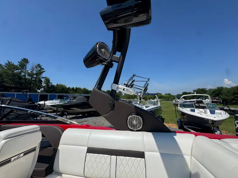 Slide: The Image of Sea Ray 230 SLX W 2017 - 18