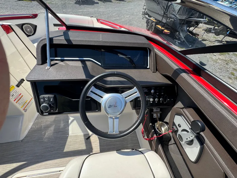 Slide: The Image of Sea Ray 230 SLX W 2017 - 27