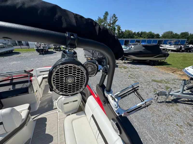 Slide: The Image of Sea Ray 230 SLX W 2017 - 17