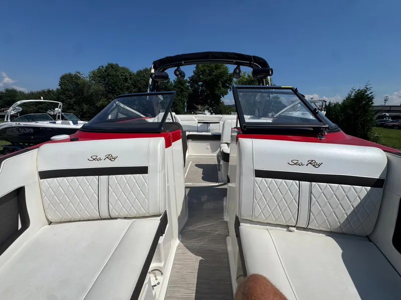Slide: The Image of Sea Ray 230 SLX W 2017 - 35