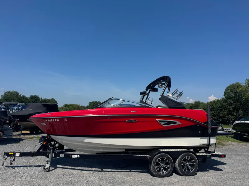 The Image of Sea Ray 230 SLX W 2017 - 1