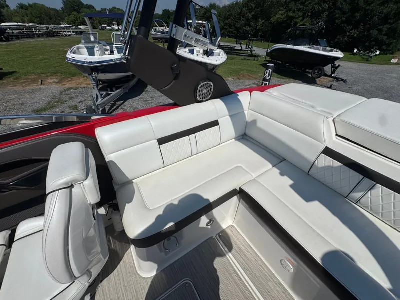 Slide: The Image of Sea Ray 230 SLX W 2017 - 21