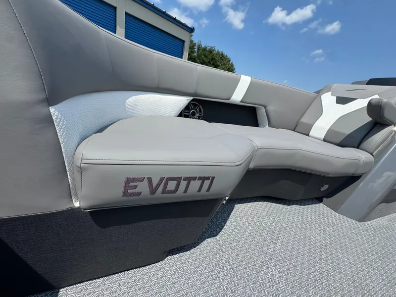 Slide: The Image of Evotti 521CS 2027 - 19