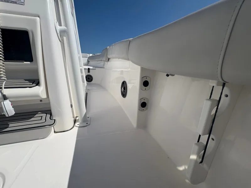 Slide: The Image of Sea Fox 228 Commander 2023 - 20