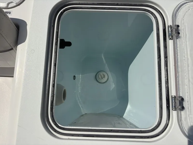 Slide: The Image of Sea Fox 228 Commander 2023 - 14