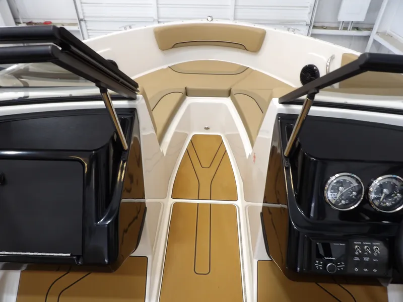 Slide: The Image of Bayliner V20i 2026 - 18