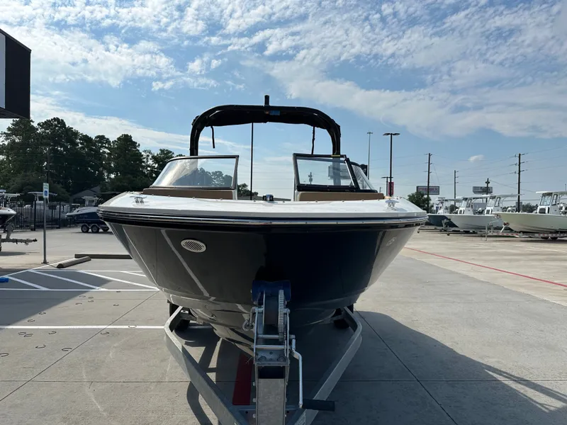 Slide: The Image of Bayliner V20i 2026 - 26