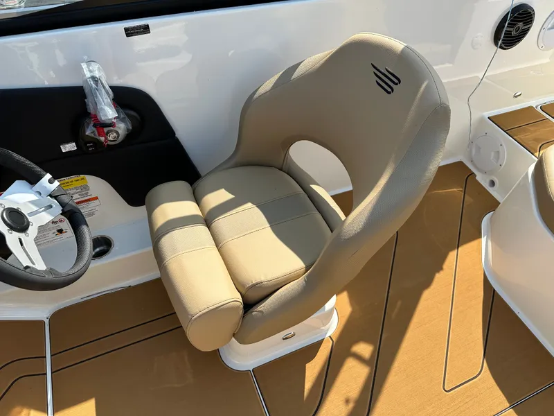 Slide: The Image of Bayliner V20i 2026 - 41