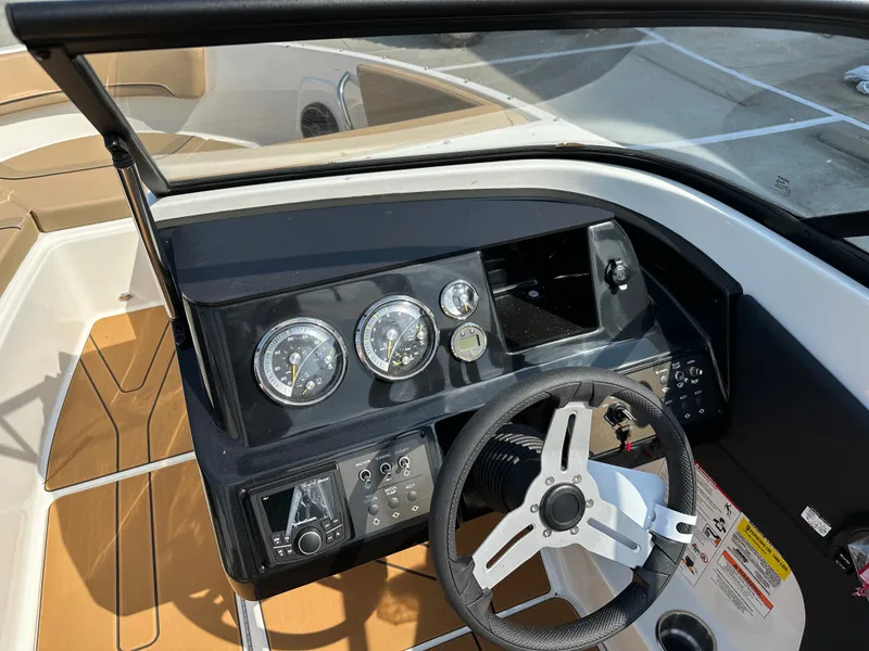Slide: The Image of Bayliner V20i 2026 - 40