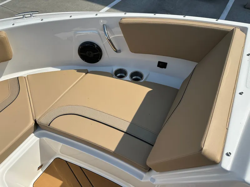 Slide: The Image of Bayliner V20i 2026 - 49
