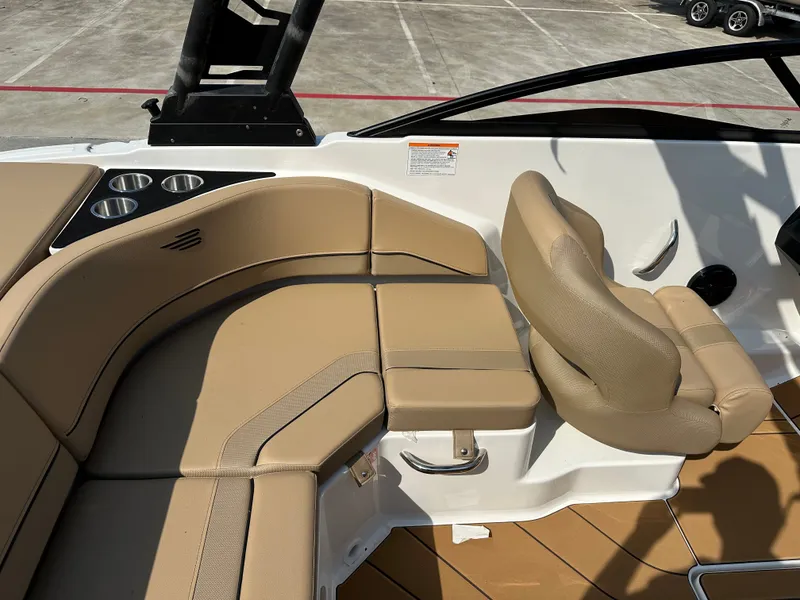 Slide: The Image of Bayliner V20i 2026 - 36