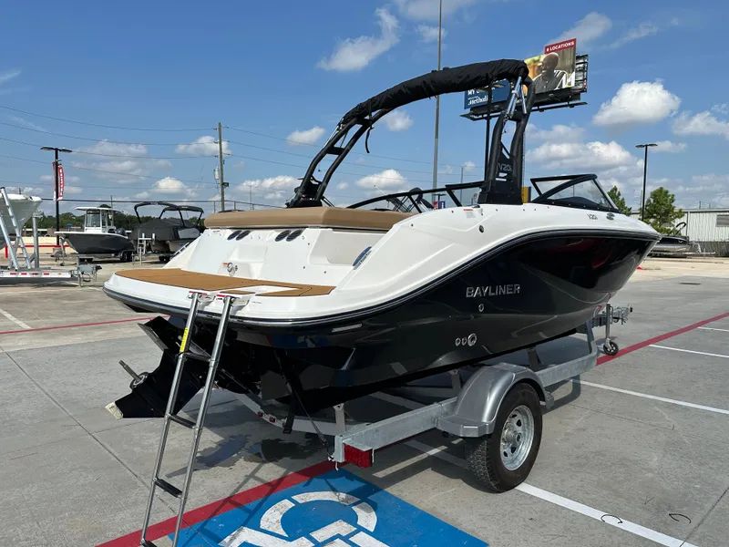 Slide: The Image of Bayliner V20i 2026 - 29