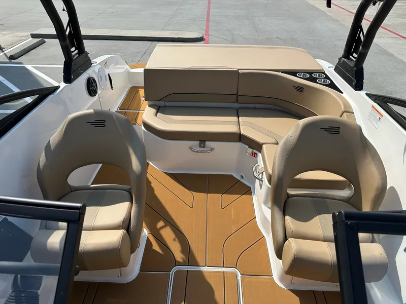Slide: The Image of Bayliner V20i 2026 - 50