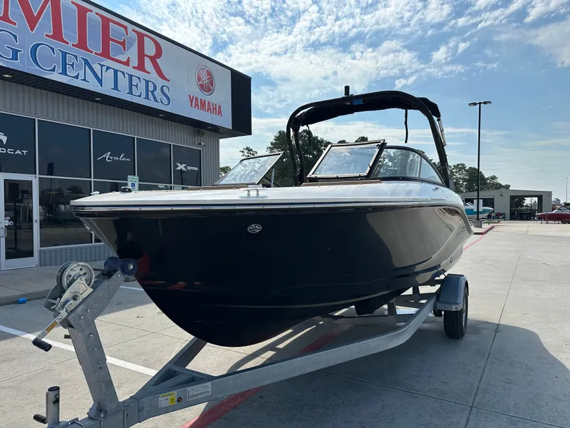 Slide: The Image of Bayliner V20i 2026 - 25