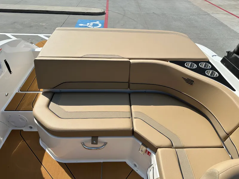 Slide: The Image of Bayliner V20i 2026 - 34