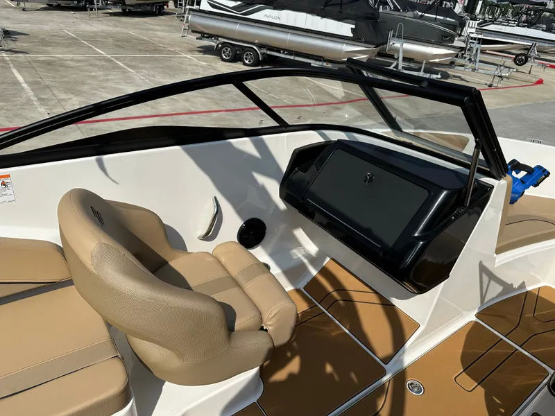 Slide: The Image of Bayliner V20i 2026 - 37