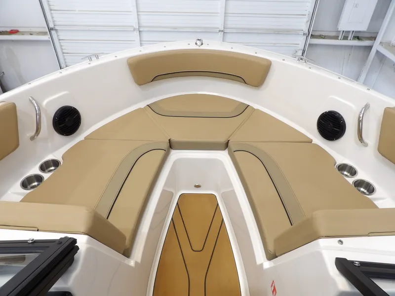 Slide: The Image of Bayliner V20i 2026 - 19