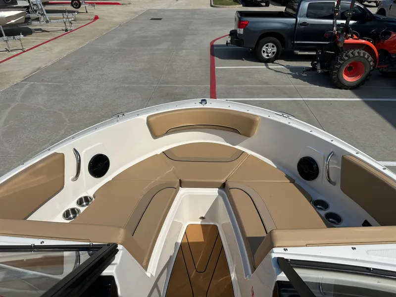 Slide: The Image of Bayliner V20i 2026 - 46