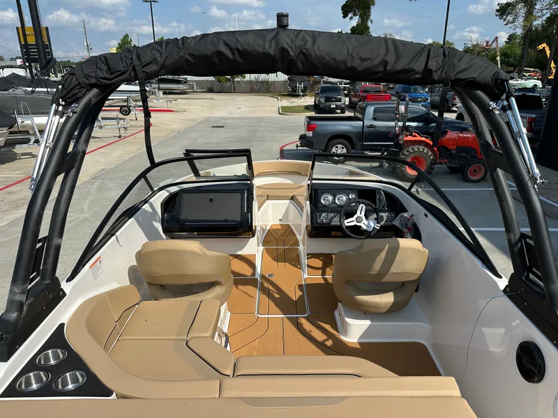 Slide: The Image of Bayliner V20i 2026 - 32