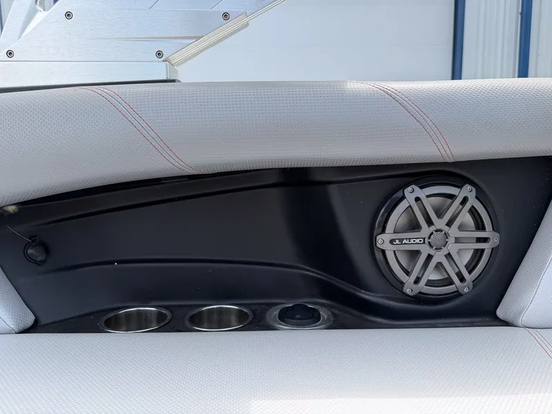 Slide: The Image of MasterCraft X10 2015 - 32