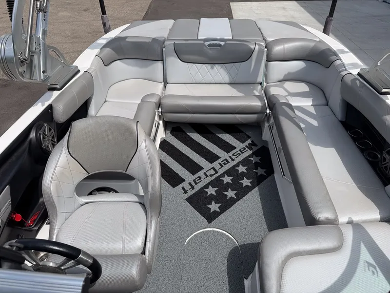 Slide: The Image of MasterCraft X10 2015 - 28